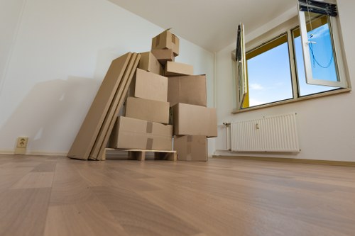 Removals van serving residential and commercial customers in Sutton